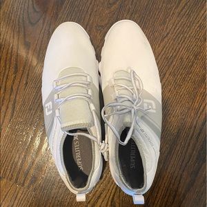 Brand new men’s golf shoes